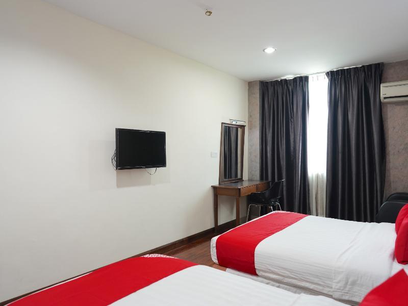 Oyo 43987 Season Inn Bintulu Exterior photo